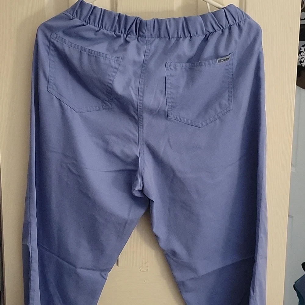 Scrub Set - Picture 6 of 7